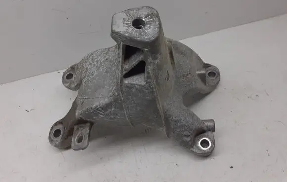 Audi A4 S4 B8 8K Engine mounting bracket 8K0199308