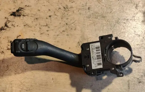 Volkswagen Golf IV Indicator stalk 8L0953513J