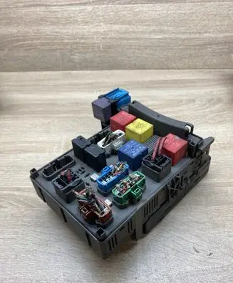 Renault Laguna II Fuse module 8200148809A