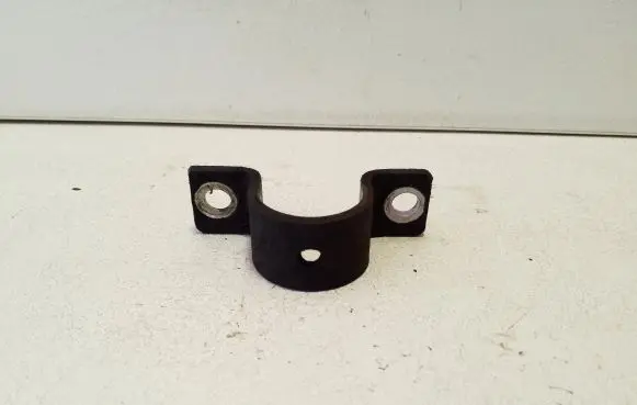 Mitsubishi Outlander Sway bar bush bracket, front 