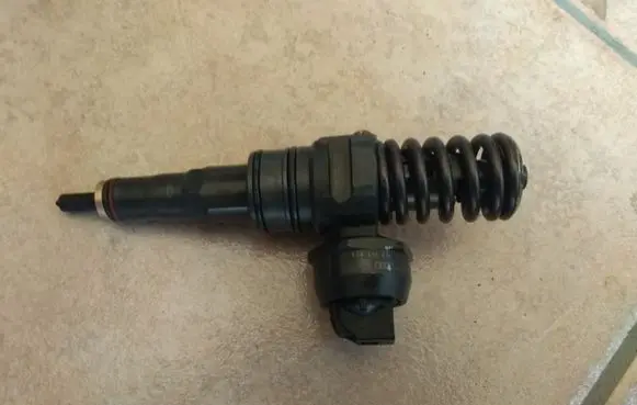 Seat Altea Fuel injector 038130073AG 0414720215 BOSCH