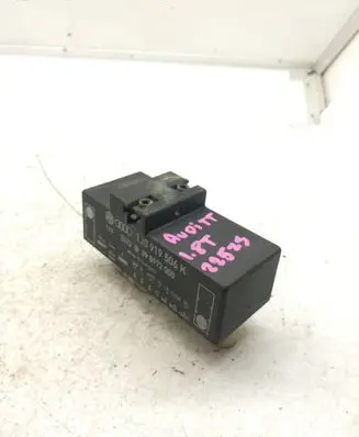 Audi TT Mk1 Glow plug pre-heat relay 1J0919506K