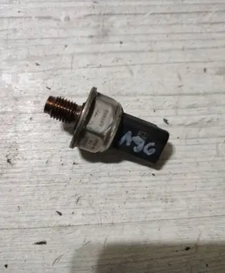Mercedes-Benz GLA W156 X156 Fuel pressure sensor 85PP6801 1507249352