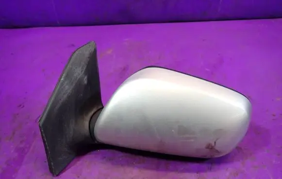 Toyota Avensis Verso Front door electric wing mirror 