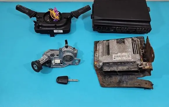 Opel Astra H Engine control unit/module ECU 55556829 IMPRK1445006