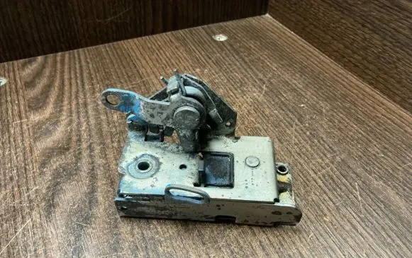 Iveco Daily 4th gen Loading door lock 500329770