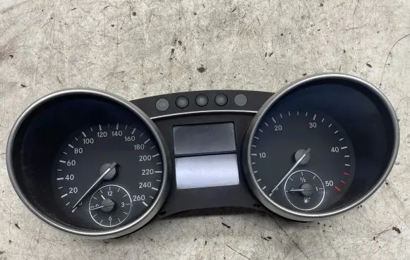 Mercedes-Benz ML W164 Speedometer (instrument cluster) A1645400711 A2514420421 A1645404147