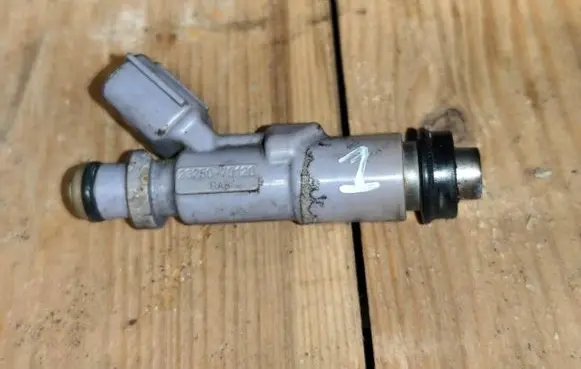 Lexus IS 200-300 Fuel injector 2325070120