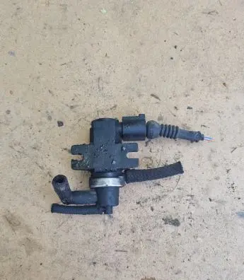Volkswagen PASSAT B5.5 Turbo solenoid valve 1J0906627A 72290320