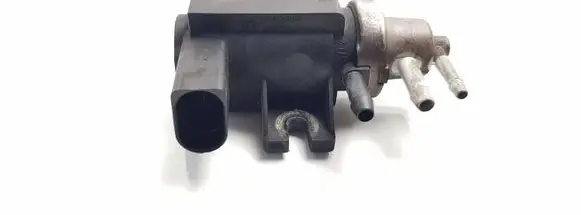 Volkswagen Golf IV Turbo solenoid valve 1J0906627B