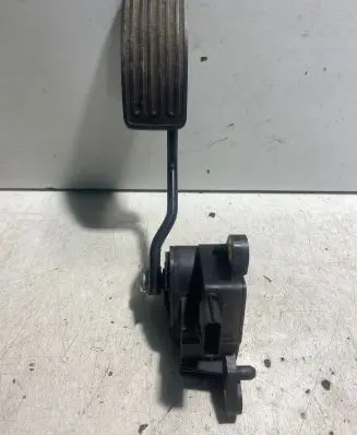 Nissan Qashqai Accelerator throttle pedal