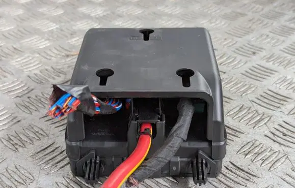 Volvo V60 Fuse module 32142591
