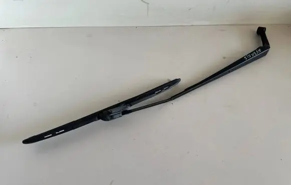 Toyota Avensis T250 Windshield/front glass wiper blade 