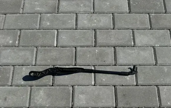 Mercedes-Benz E W211 Front wiper blade arm A2118200344 2118200344