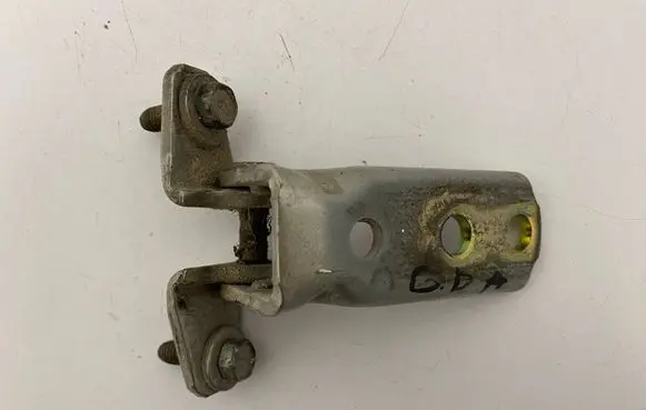 Mitsubishi Grandis Rear door lower hinge