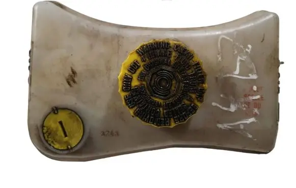 Brake fluid reservoir