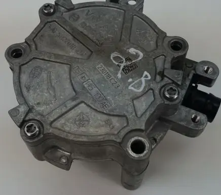 Volkswagen Tiguan Vacuum pump 06K145100AE