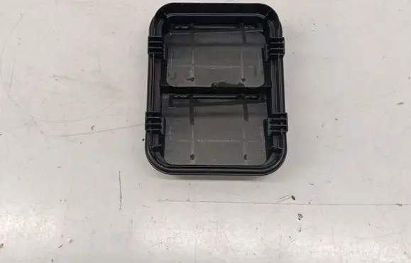 Quarter panel pressure vent