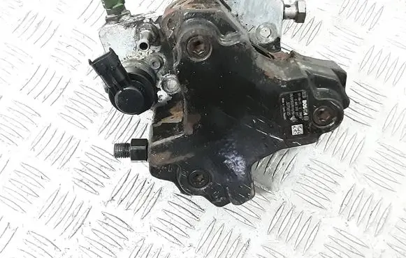 Volvo V70 Fuel injection high pressure pump 30756125