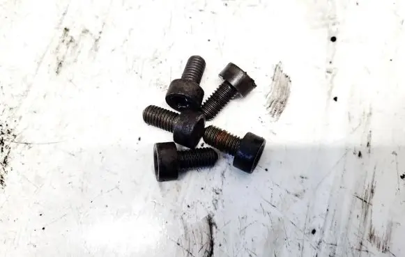 Nissan X-Trail T31 Nuts/bolts 