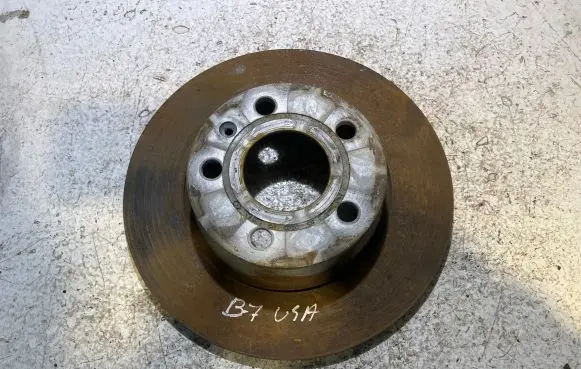 Volkswagen PASSAT B7 Rear brake disc