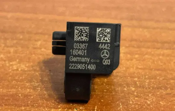 Mercedes-Benz E W213 Airbag deployment crash/impact sensor 2229051400 03367 160401