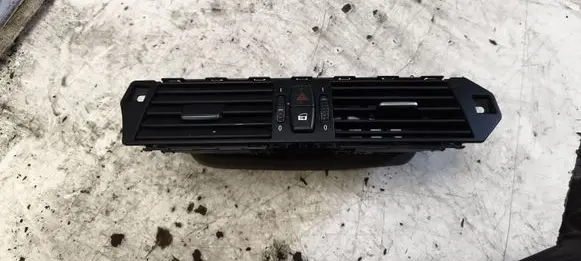 BMW 5 E60 E61 Dash center air vent grill 6910734