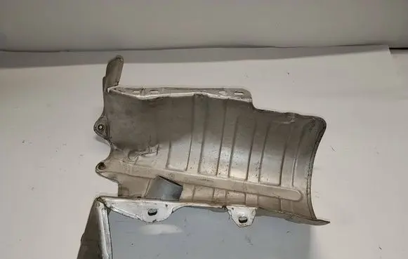 Peugeot 208 I Exhaust heat shield 7584308