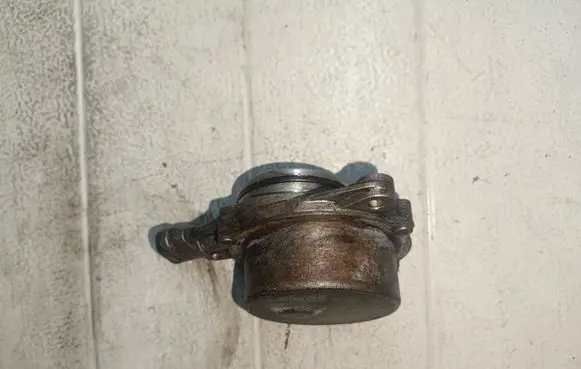 BMW 5 E39 Vacuum pump