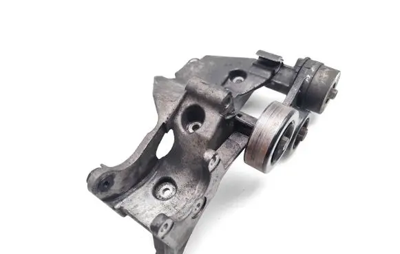 KIA Sorento Generator/alternator bracket 