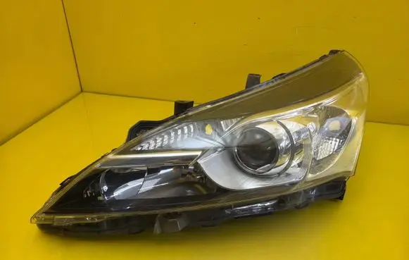Toyota Verso Headlight/headlamp 811500F16100