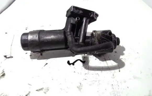 Oil filter mounting bracket