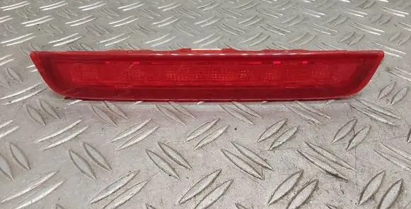 Third/center stoplight