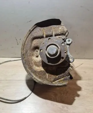 Rear wheel hub spindle/knuckle