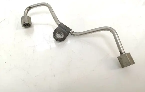 Volkswagen Golf V Fuel injector supply line/pipe 