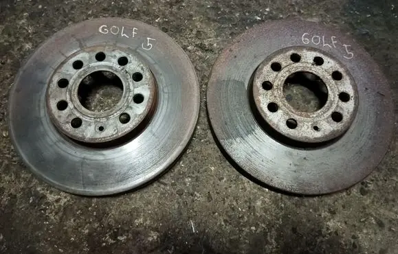 Volkswagen Golf V Front brake disc