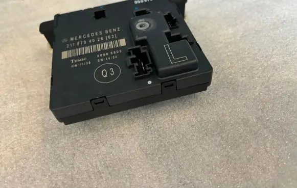 Mercedes-Benz E W211 Other control units/modules 2118704026 00006805 A2118704026