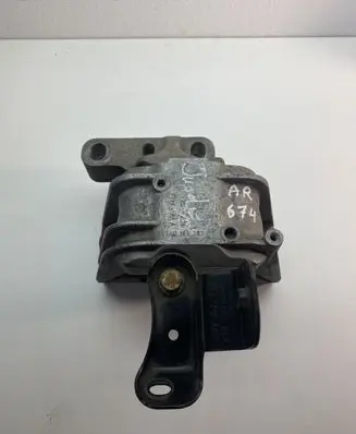 Volkswagen PASSAT B7 Engine mount bracket 1K0199262
