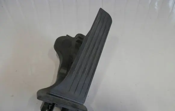 Volkswagen Jetta VI Accelerator throttle pedal 1K1723503AR