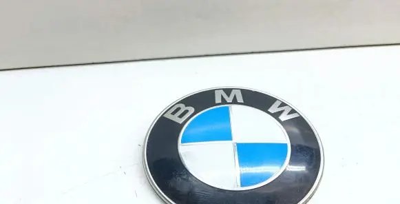 Manufacturer badge logo/emblem