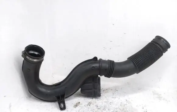 Renault Trafic III (X82) Air intake duct part 93451664 165755972R