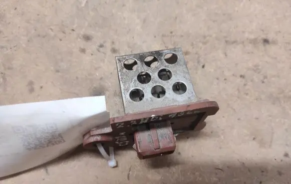Coolant fan relay