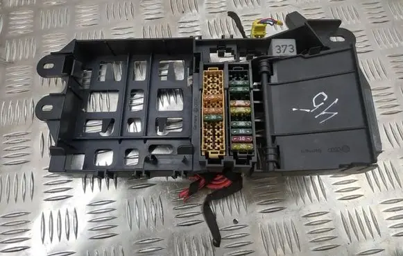 Audi A6 S6 C6 4F Fuse module 4F0971845
