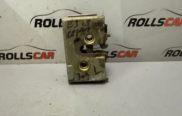 Volkswagen PASSAT B3 Rear door lock 357839015B