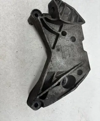 Volkswagen PASSAT B6 Engine mounting bracket 04J199207P