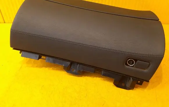 Mercedes-Benz CL C216 Glove box