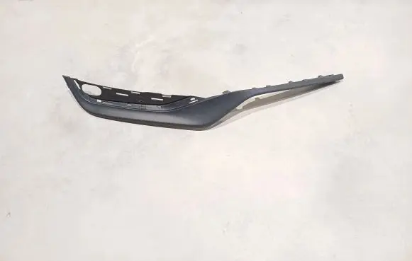 Front bumper splitter molding