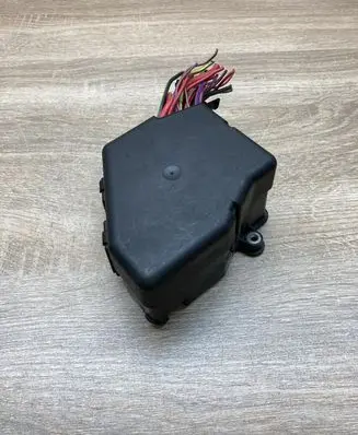 Audi A6 S6 C6 4F Fuse module 8D2941824