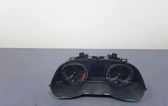 Skoda Octavia 985 Speedometer (instrument cluster) 5E3920741A