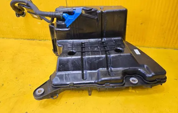 Audi A5 AdBlue liquid reservoir 8W0131878AM